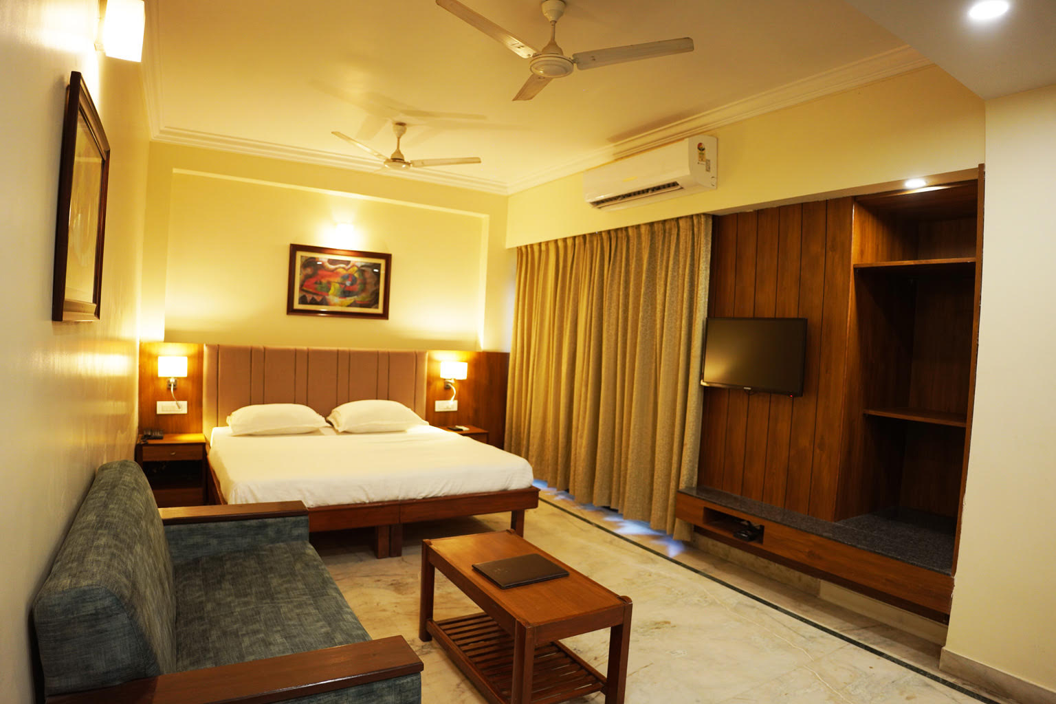 Hotel Sandhu Palace