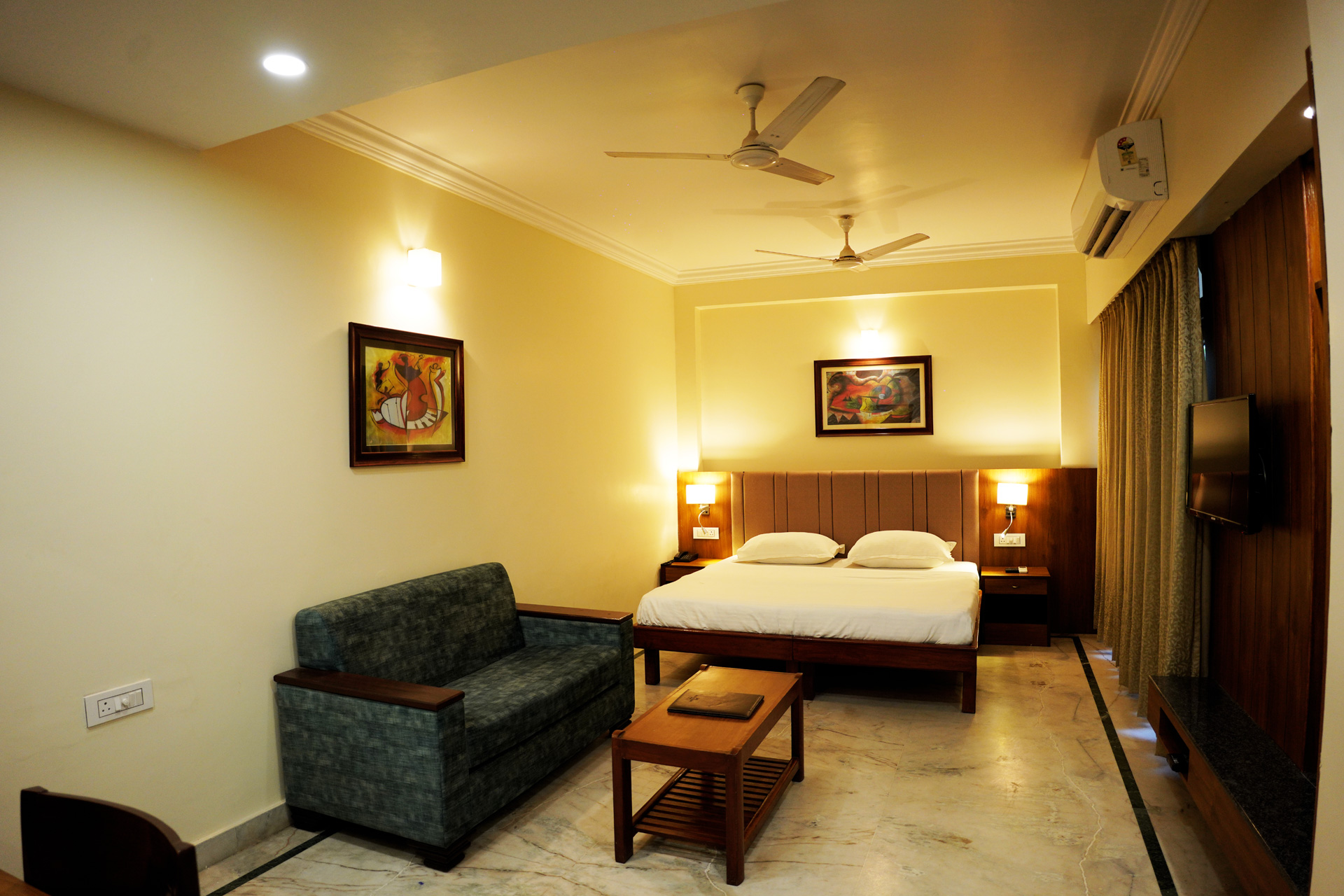 Hotel Sandhu Palace